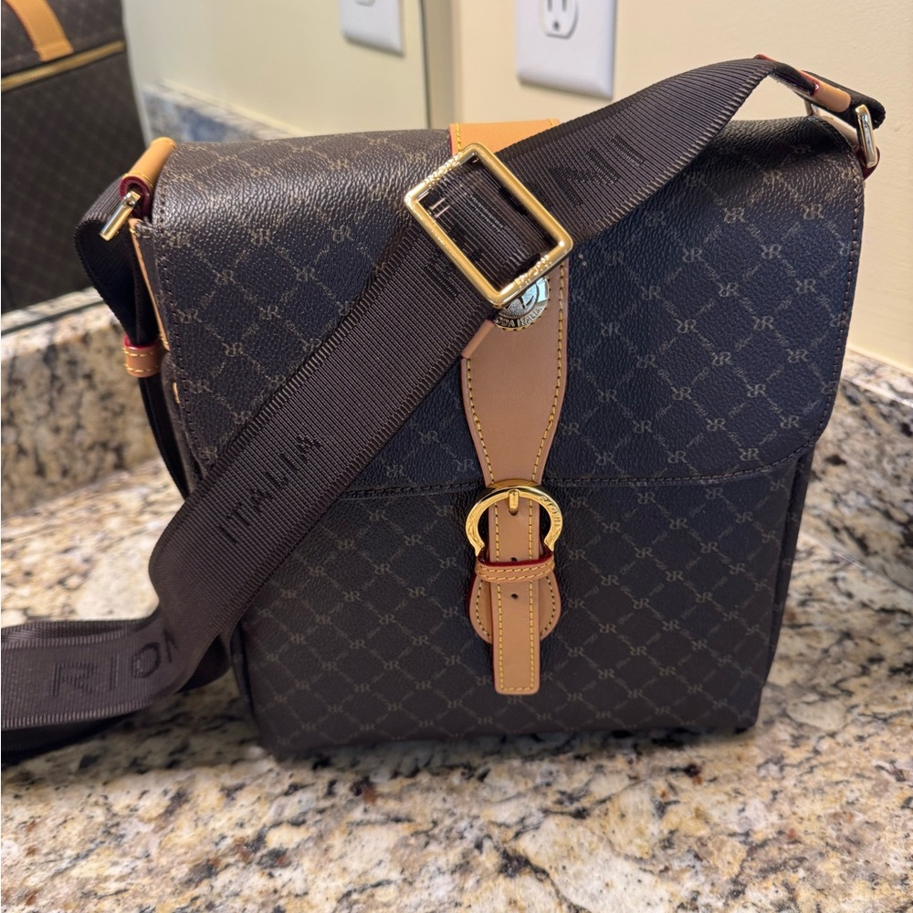 Rioni Black and Tan Shoulder Bag